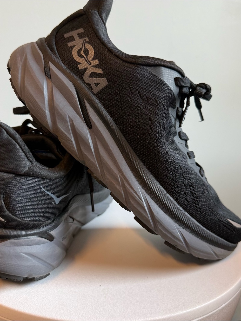 Women’s HOKA Clifton 8 barely used sneakers